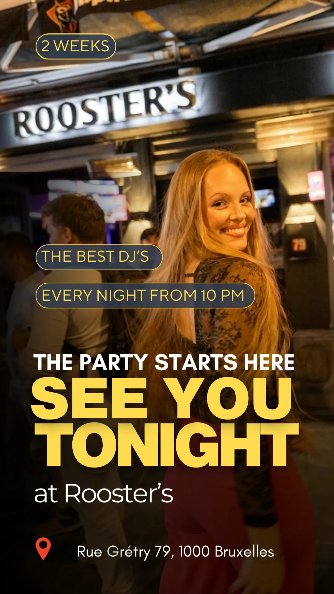 Story Rooster’s : une cliente sourit sous l’enseigne, « The party starts here », DJ tous les soirs dès 22 h