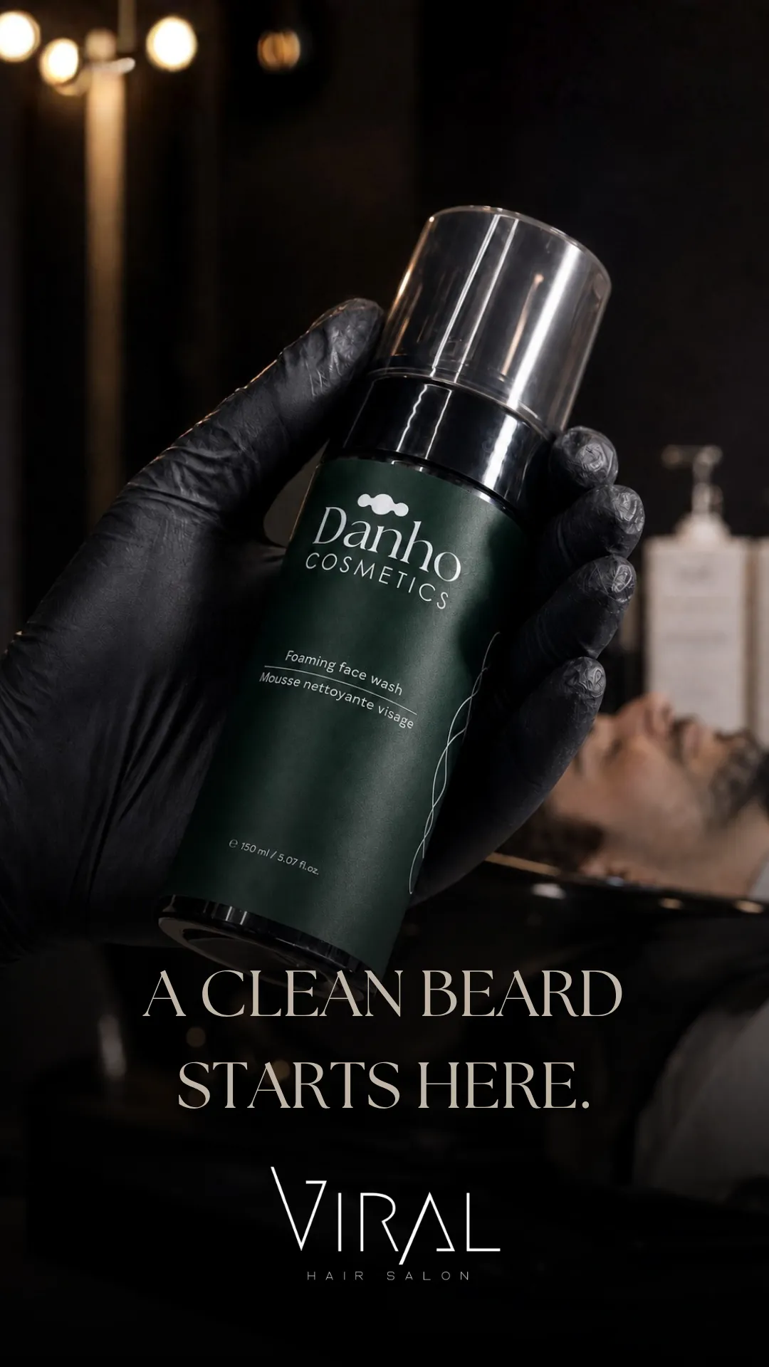 Viral Hair Salon : main gantée tenant un nettoyant visage Danho Cosmetics, « A clean beard starts here »